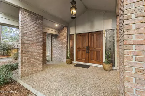 Exterior - 5465 Saratoga Dr, Jackson, MS 39211 photo 2 of 12