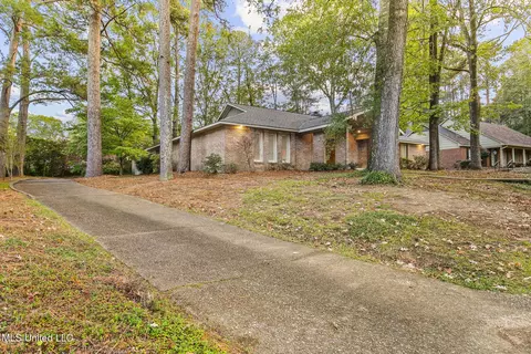 Exterior - 5465 Saratoga Dr, Jackson, MS 39211 photo 3 of 12
