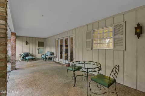 Exterior - 5465 Saratoga Dr, Jackson, MS 39211 photo 7 of 12