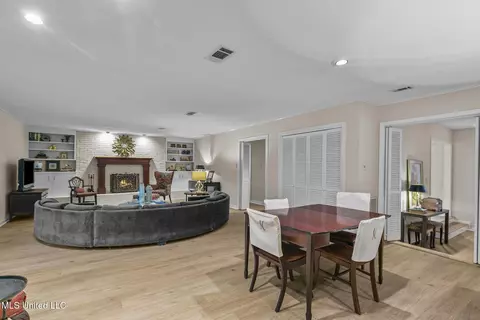 Dining - 5465 Saratoga Dr, Jackson, MS 39211 photo 2 of 3