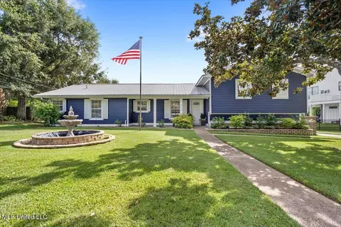 706 Holly Hills Dr, Biloxi, MS 39532
