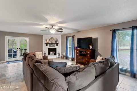 Living - 1160 Lucas Rd, Lucedale, MS 39452 photo 3 of 3