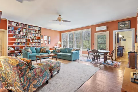 Living - 2310 Elm St, Hernando, MS 38632 photo 6 of 7