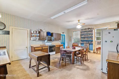 Kitchen - 2310 Elm St, Hernando, MS 38632 photo 1 of 4