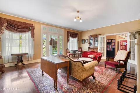 Living - 2310 Elm St, Hernando, MS 38632 photo 3 of 7