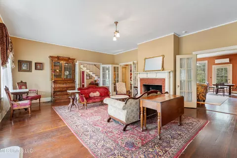 Living - 2310 Elm St, Hernando, MS 38632 photo 2 of 7