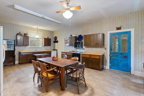 Kitchen - 2310 Elm St, Hernando, MS 38632 photo 4 of 4