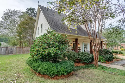 Exterior - 506 Windsor Dr, Brandon, MS 39047 photo 2 of 22