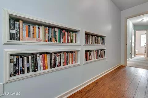 Entry Way - 506 Windsor Dr, Brandon, MS 39047 photo 3 of 3