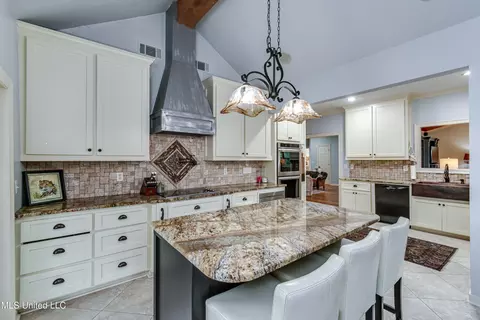 Kitchen - 506 Windsor Dr, Brandon, MS 39047 photo 6 of 9