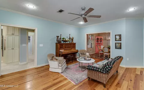 Living - 506 Windsor Dr, Brandon, MS 39047 photo 1 of 7