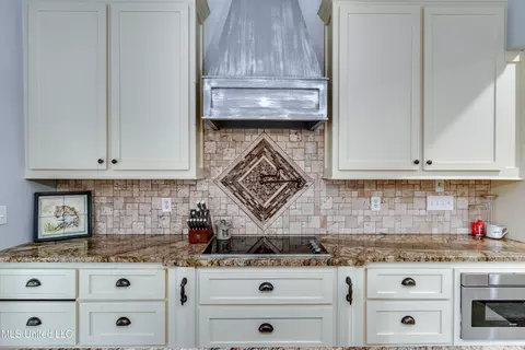 Kitchen - 506 Windsor Dr, Brandon, MS 39047 photo 9 of 9