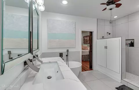 Bath - 506 Windsor Dr, Brandon, MS 39047 photo 1 of 8