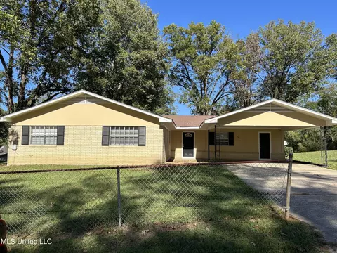300 Woodland Dr, Edwards, MS 39066