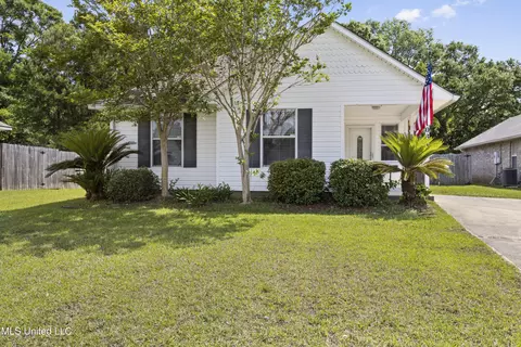 10316 Cottage Ct, D'iberville, MS 39540