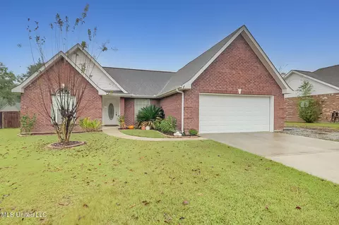 14243 Oak View Cir, Vancleave, MS 39565