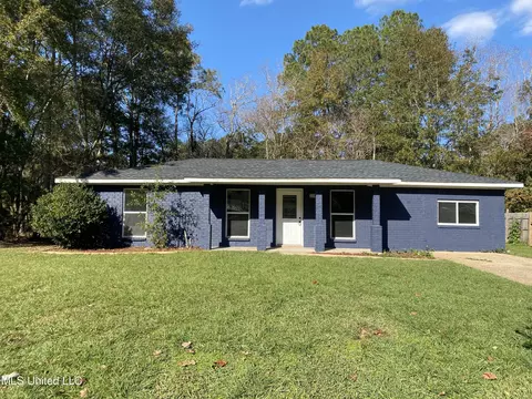 1700 Kingfisher Dr, Gautier, MS 39553