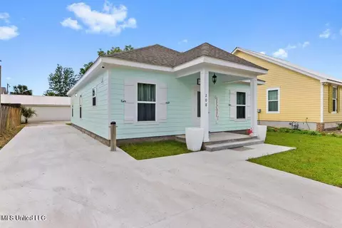 208 Sycamore St, Bay Saint Louis, MS 39520