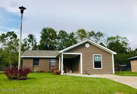 1808 Victoria Dr, Gautier, MS 39553