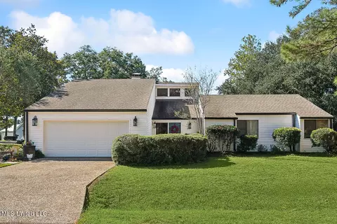 5420 E Diamondhead Dr, Diamondhead, MS 39525