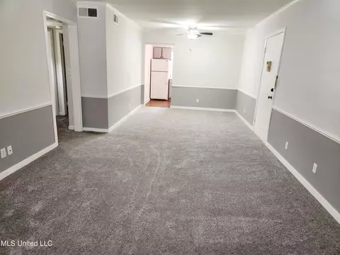 Living - 5025 Wayneland Dr #B7, Jackson, MS 39211 photo 1 of 2