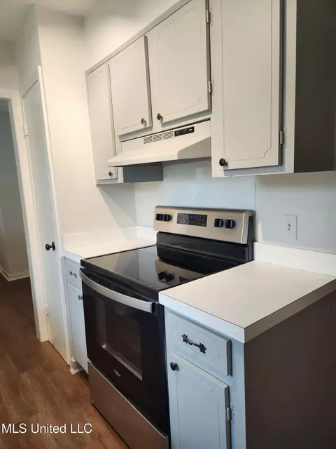 Kitchen - 5025 Wayneland Dr #B7, Jackson, MS 39211 photo 2 of 2