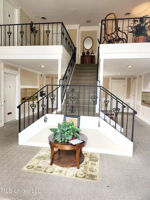 Entry Way - 5025 Wayneland Dr #B7, Jackson, MS 39211 photo 1 of 3