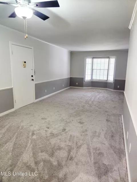 Living - 5025 Wayneland Dr #B7, Jackson, MS 39211 photo 2 of 2