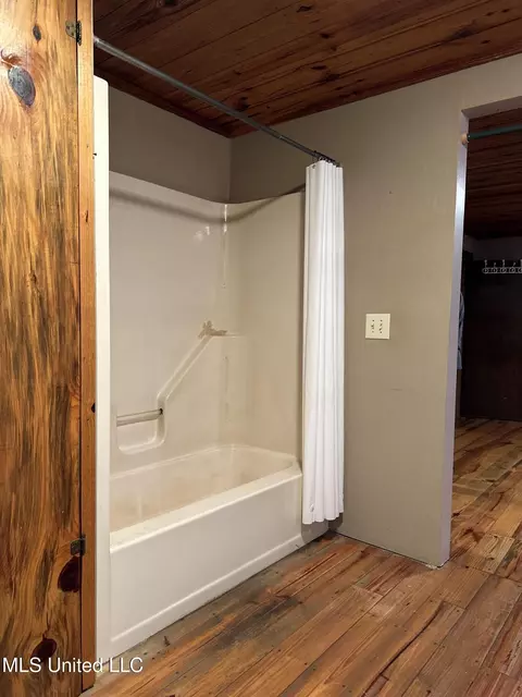 Bath - 1813 Crutchfield Rd, Lucedale, MS 39452 photo 1 of 1