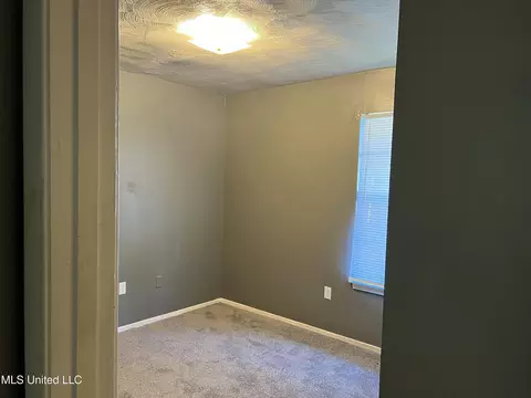 Bedroom - 5665 Queen Mary Ln, Jackson, MS 39209 photo 4 of 5