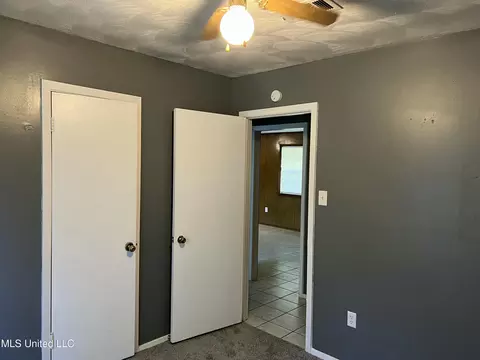 Bedroom - 5665 Queen Mary Ln, Jackson, MS 39209 photo 2 of 5