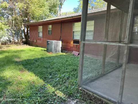 Exterior - 5665 Queen Mary Ln, Jackson, MS 39209 photo 3 of 5