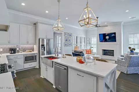 Kitchen - 155 N Natchez Dr, Madison, MS 39110 photo 4 of 4
