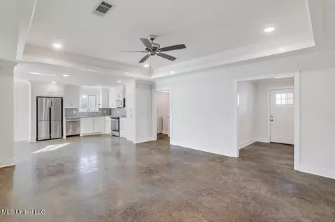 Living - 135 Michel St, Brandon, MS 39042 photo 2 of 4