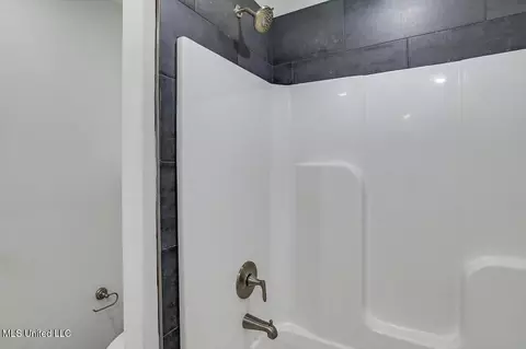 Bath - 135 Michel St, Brandon, MS 39042 photo 5 of 5