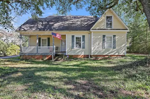 906 N Bennett St, Crystal Springs, MS 39059