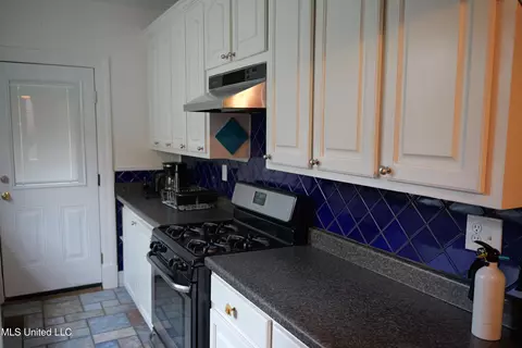 Kitchen - 1733 Myrtle St, Jackson, MS 39202 photo 4 of 6