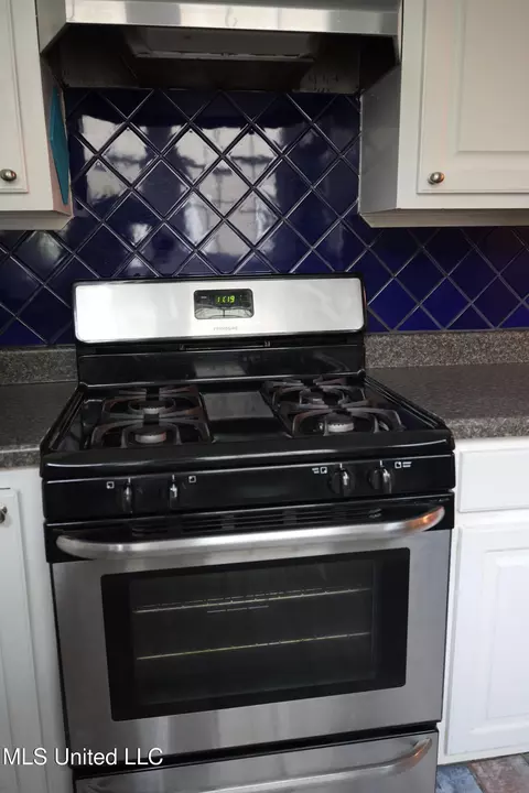 Kitchen - 1733 Myrtle St, Jackson, MS 39202 photo 3 of 6