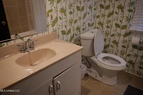 Bath - 1733 Myrtle St, Jackson, MS 39202 photo 3 of 5