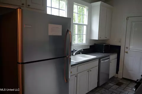 Kitchen - 1733 Myrtle St, Jackson, MS 39202 photo 2 of 6