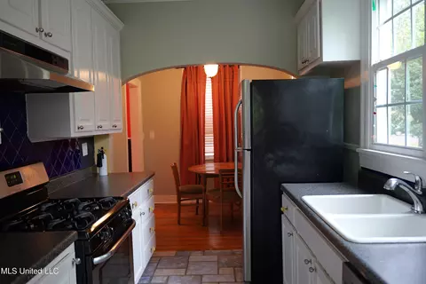 Kitchen - 1733 Myrtle St, Jackson, MS 39202 photo 5 of 6