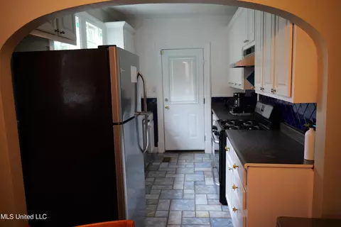 Kitchen - 1733 Myrtle St, Jackson, MS 39202 photo 1 of 6