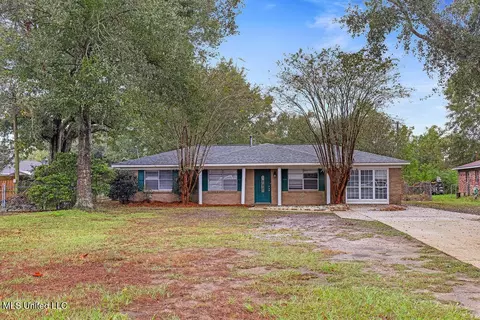 604 Spanish Acres Dr, Bay Saint Louis, MS 39520