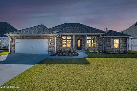 6825 Enclave Ln, Ocean Springs, MS 39564