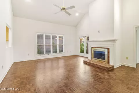 Living - 3 Autumn Cv, Jackson, MS 39206 photo 1 of 3