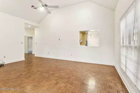 Living - 3 Autumn Cv, Jackson, MS 39206 photo 3 of 3