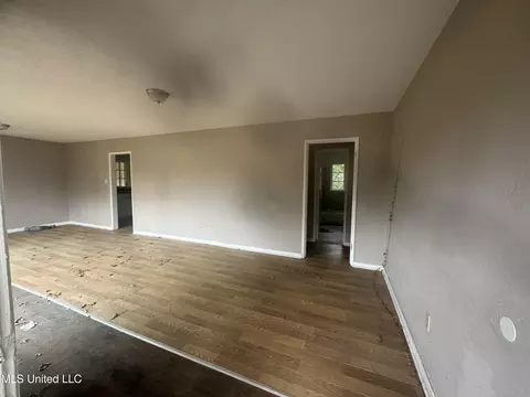 2926 Oak Forest Dr, Jackson, MS 39212 photo 2