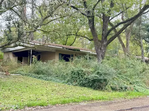 2725 Charleston Dr, Jackson, MS 39212