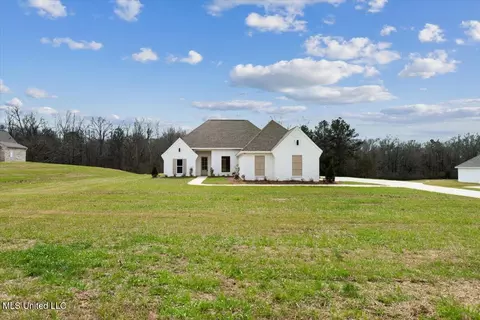 955 Mullican Rd, Florence, MS 39073