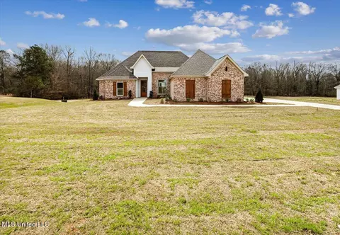 967 Mullican Rd, Florence, MS 39073